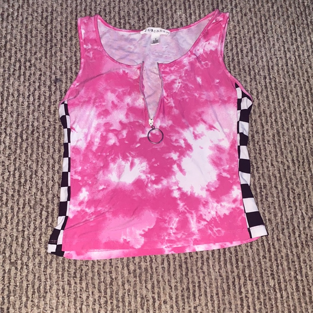 Short sleeve pink & white , checkered sides, mid zip tee.